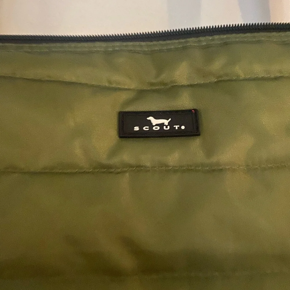 Scout Olive Green Quilted Bag - Picture 3 of 7